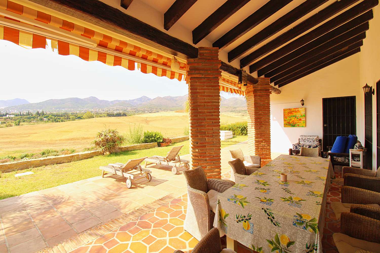 Exclusiva Finca de Ensueño en La Alquería – Privacidad, Vistas Panorámicas y Dos Viviendas en una Parcela de 10.000 m²