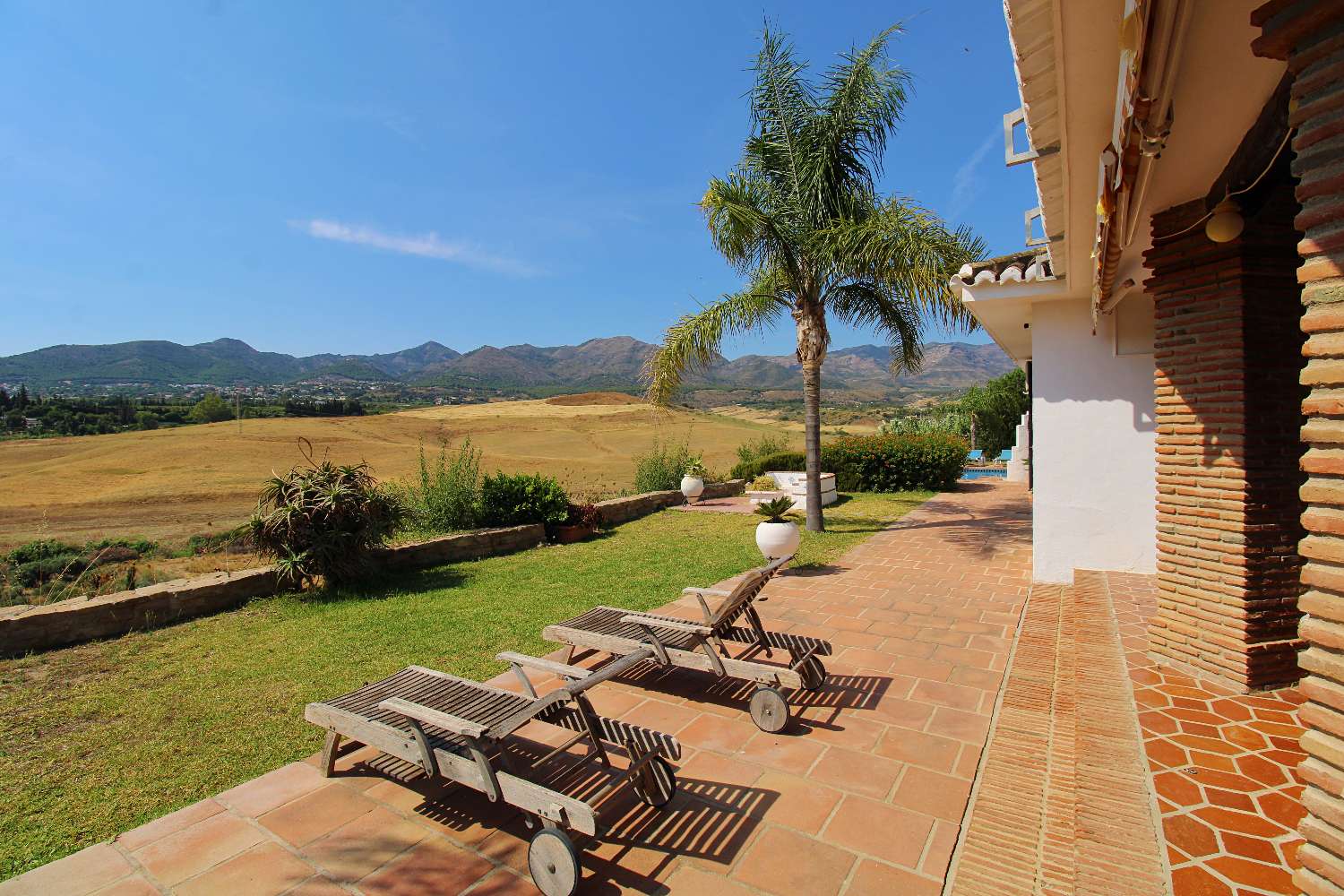 Exclusiva Finca de Ensueño en La Alquería – Privacidad, Vistas Panorámicas y Dos Viviendas en una Parcela de 10.000 m²