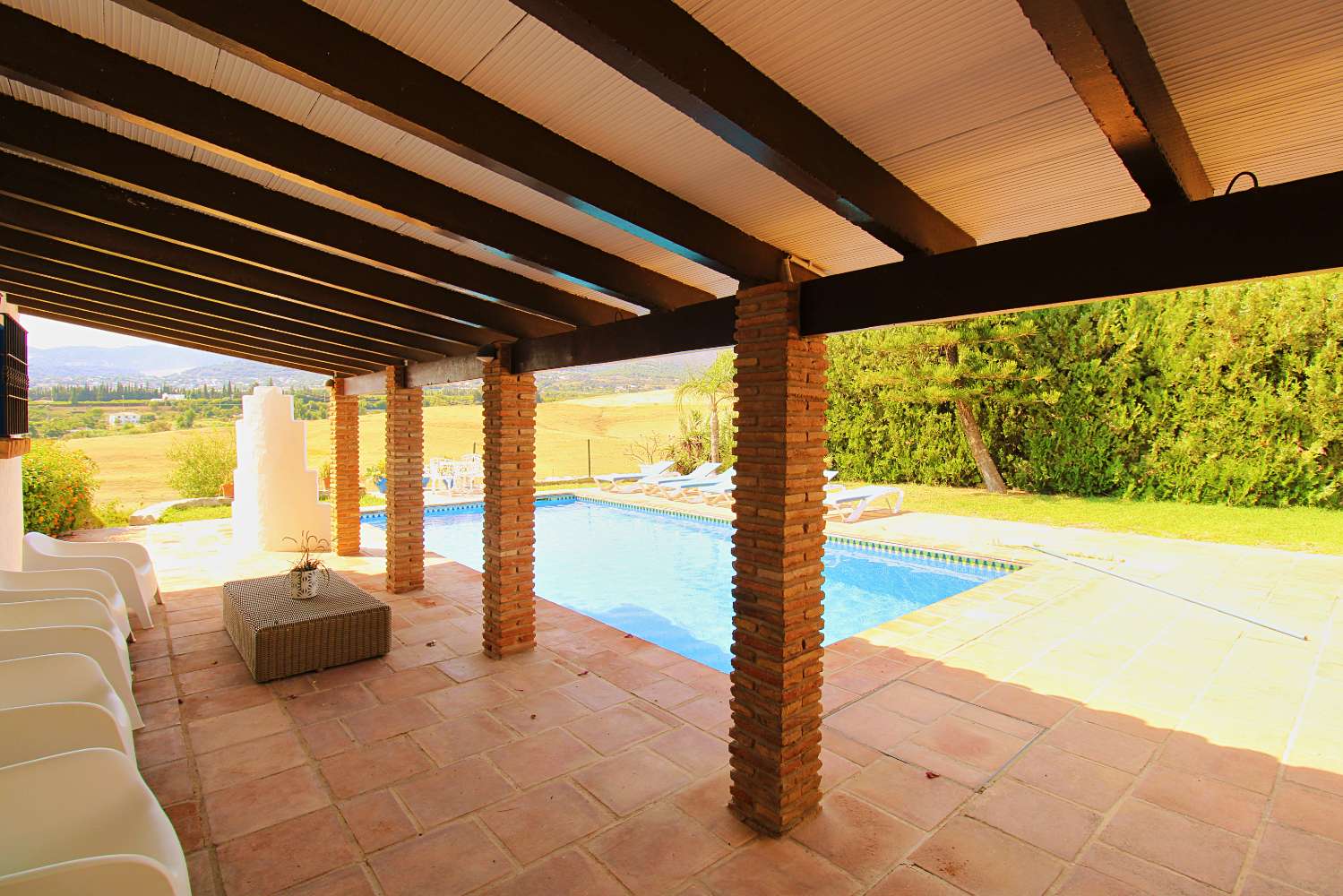 Exclusiva Finca de Ensueño en La Alquería – Privacidad, Vistas Panorámicas y Dos Viviendas en una Parcela de 10.000 m²