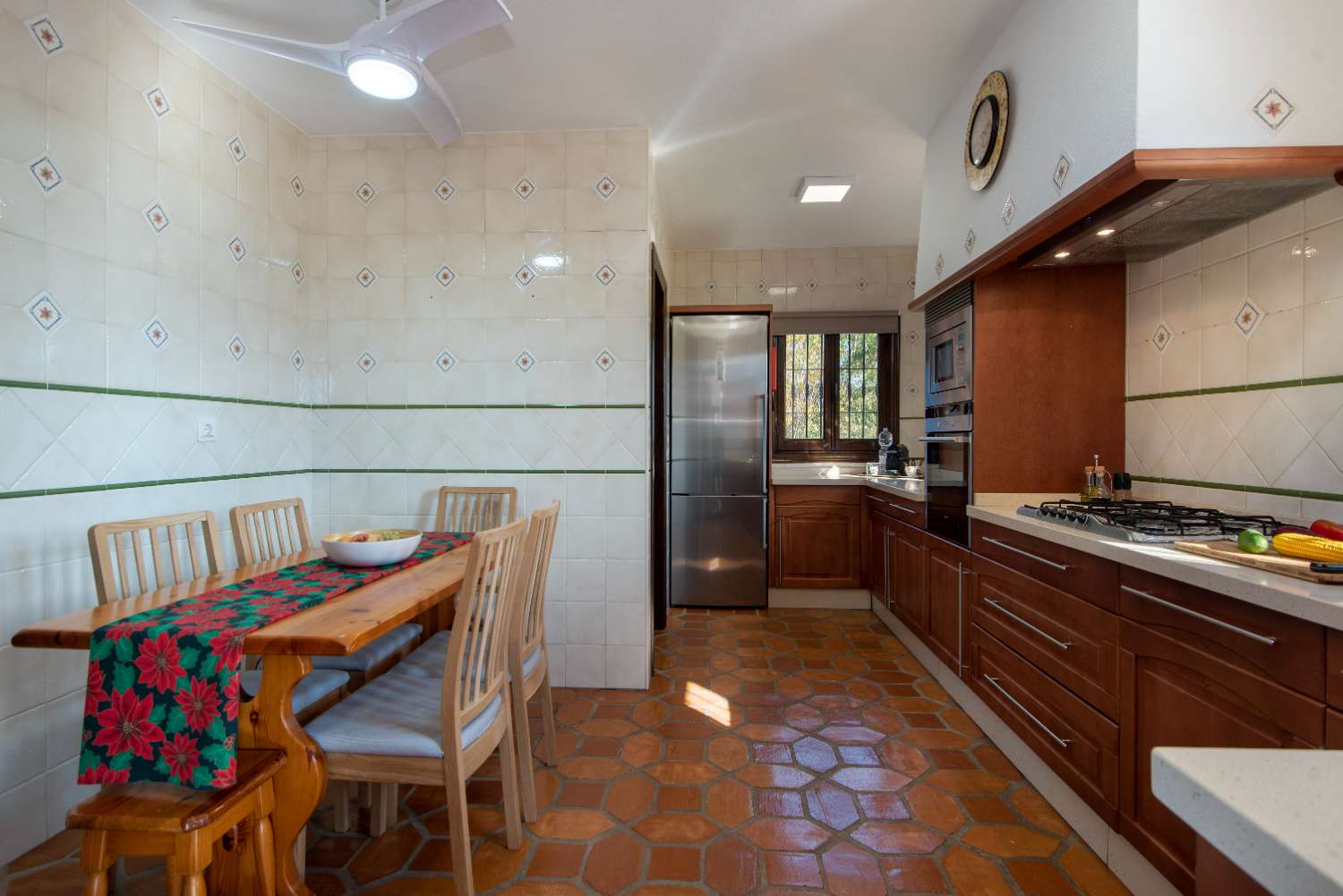 Exclusiva Finca de Ensueño en La Alquería – Privacidad, Vistas Panorámicas y Dos Viviendas en una Parcela de 10.000 m²