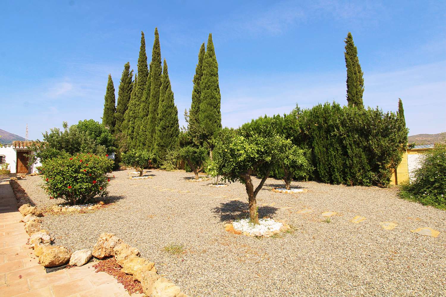Exclusiva Finca de Ensueño en La Alquería – Privacidad, Vistas Panorámicas y Dos Viviendas en una Parcela de 10.000 m²
