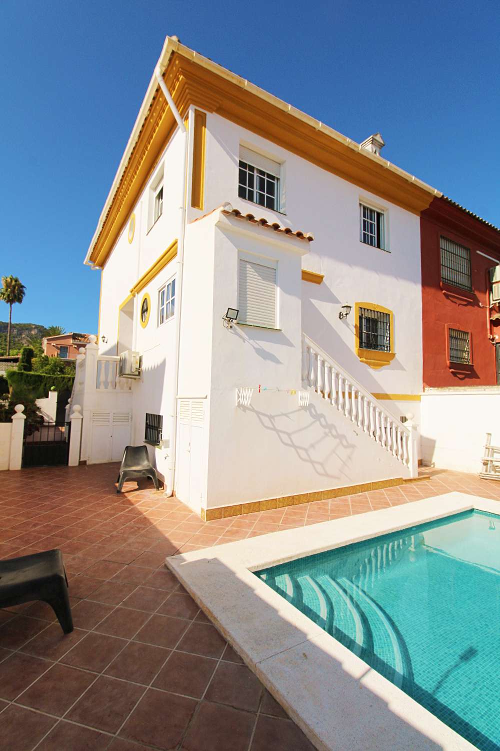 Exklusive Doppelhaushälfte mit Privatpool in Capellanía, Alhaurín de la Torre