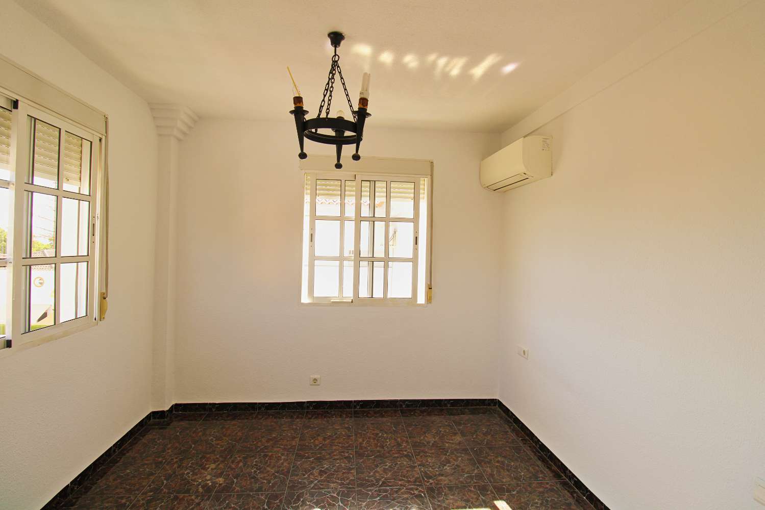Exklusive Doppelhaushälfte mit Privatpool in Capellanía, Alhaurín de la Torre