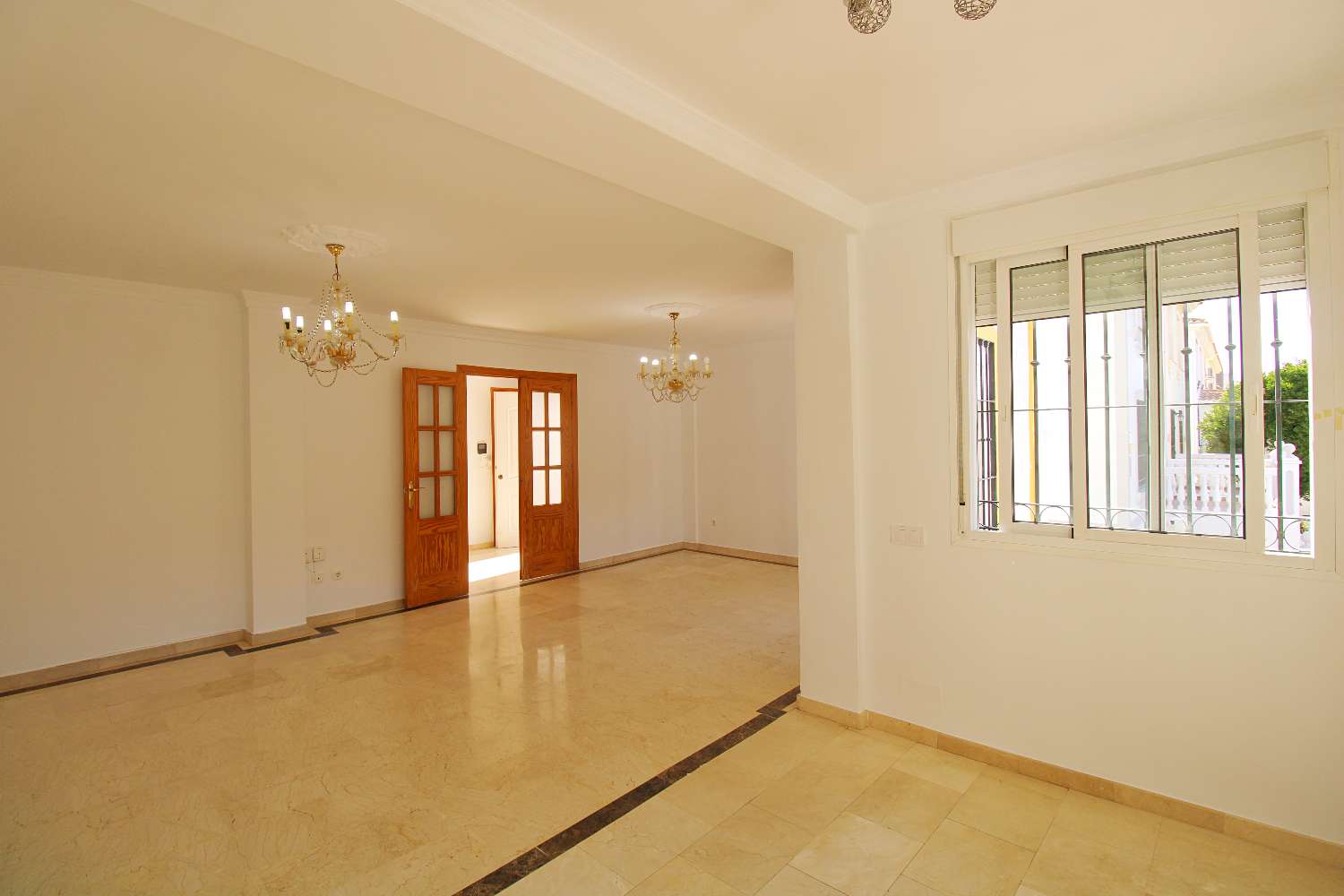 Exklusive Doppelhaushälfte mit Privatpool in Capellanía, Alhaurín de la Torre