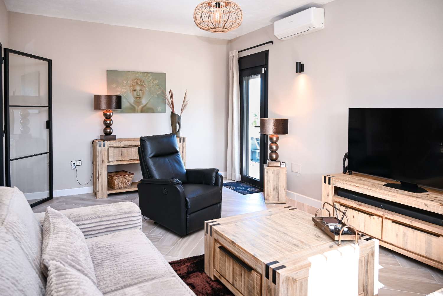 Exclusiva Villa de Diseño con Apartamento de Invitados, Piscina y Jacuzzi en El Lagar de las Pitas, Alhaurín de la Torre