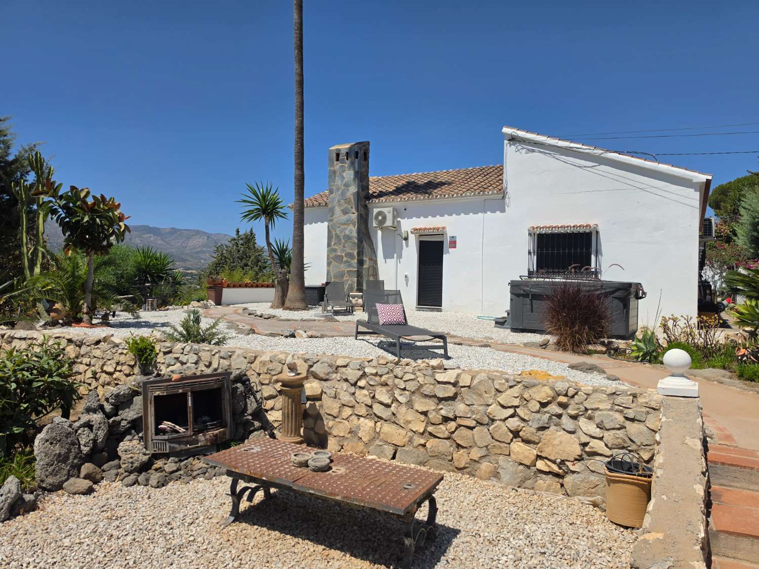 Exclusiva Villa de Diseño con Apartamento de Invitados, Piscina y Jacuzzi en El Lagar de las Pitas, Alhaurín de la Torre
