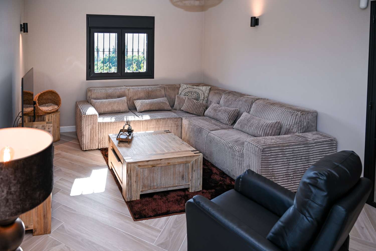 Exclusiva Villa de Diseño con Apartamento de Invitados, Piscina y Jacuzzi en El Lagar de las Pitas, Alhaurín de la Torre