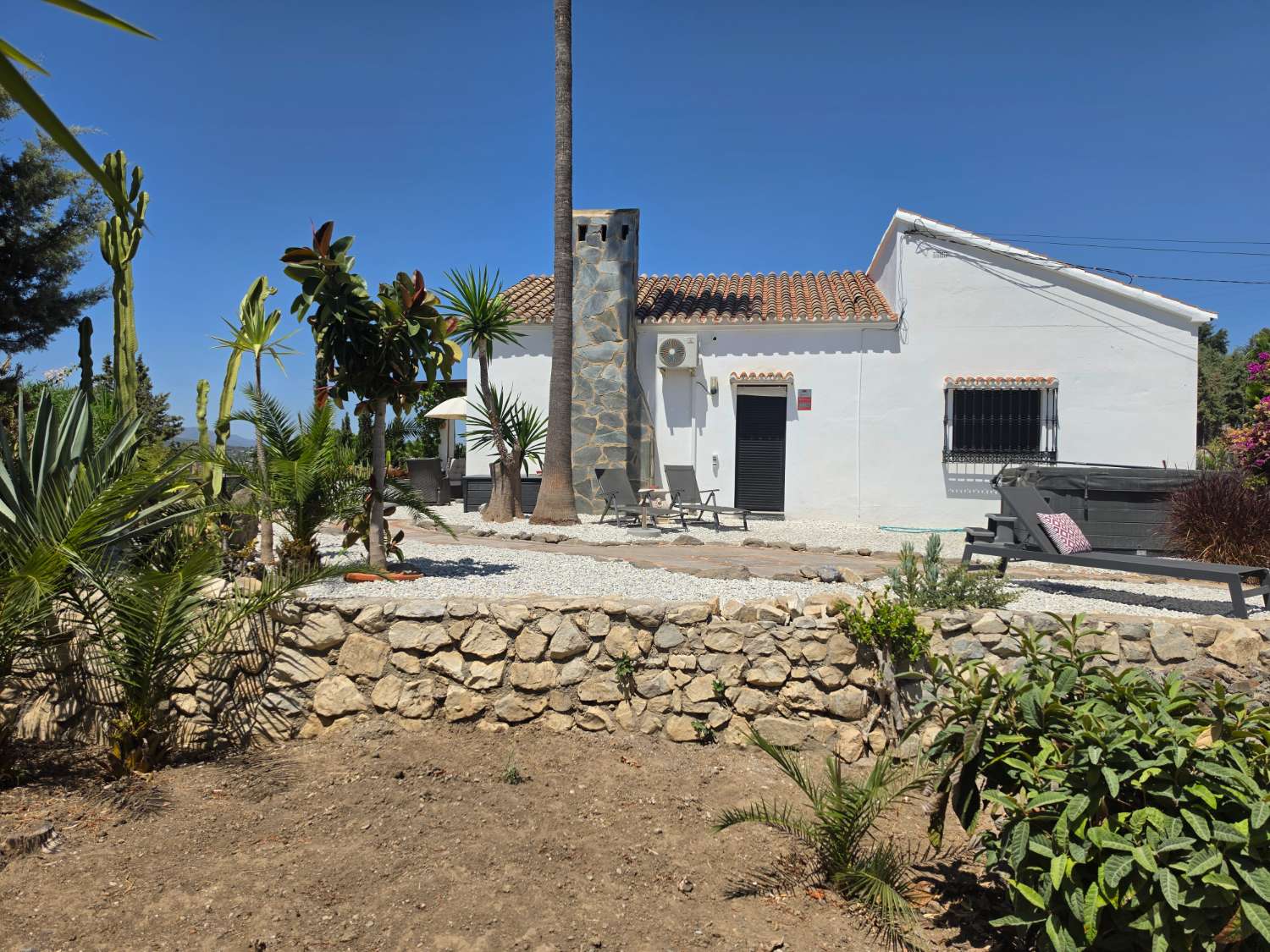 Exclusiva Villa de Diseño con Apartamento de Invitados, Piscina y Jacuzzi en El Lagar de las Pitas, Alhaurín de la Torre