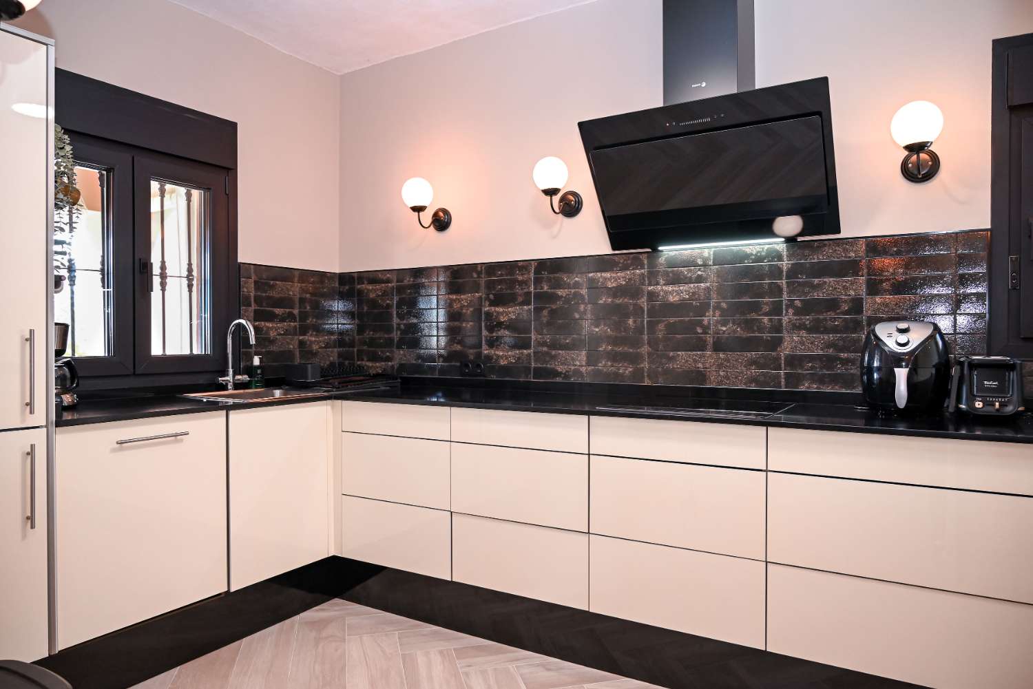 Exclusiva Villa de Diseño con Apartamento de Invitados, Piscina y Jacuzzi en El Lagar de las Pitas, Alhaurín de la Torre