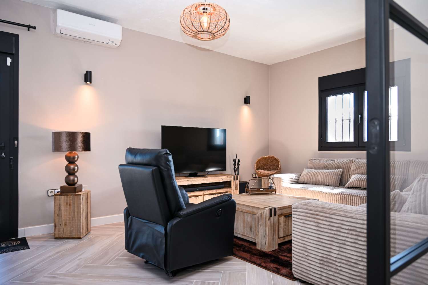Exclusiva Villa de Diseño con Apartamento de Invitados, Piscina y Jacuzzi en El Lagar de las Pitas, Alhaurín de la Torre