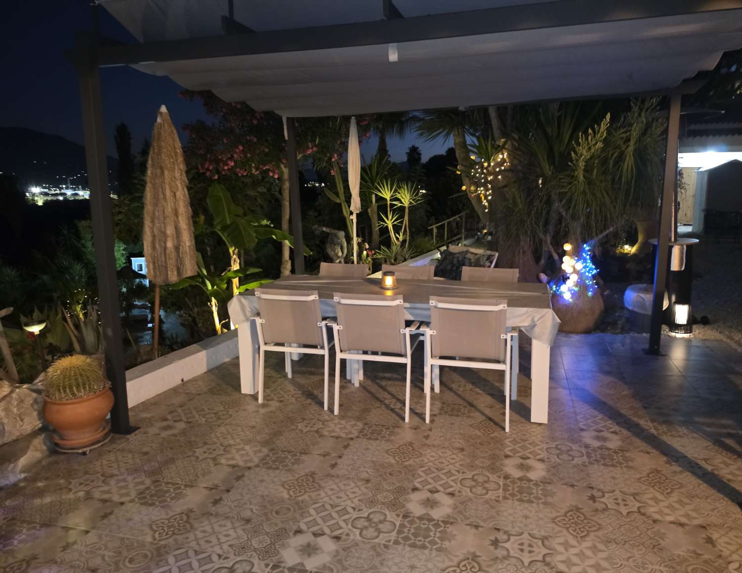 Exclusiva Villa de Diseño con Apartamento de Invitados, Piscina y Jacuzzi en El Lagar de las Pitas, Alhaurín de la Torre