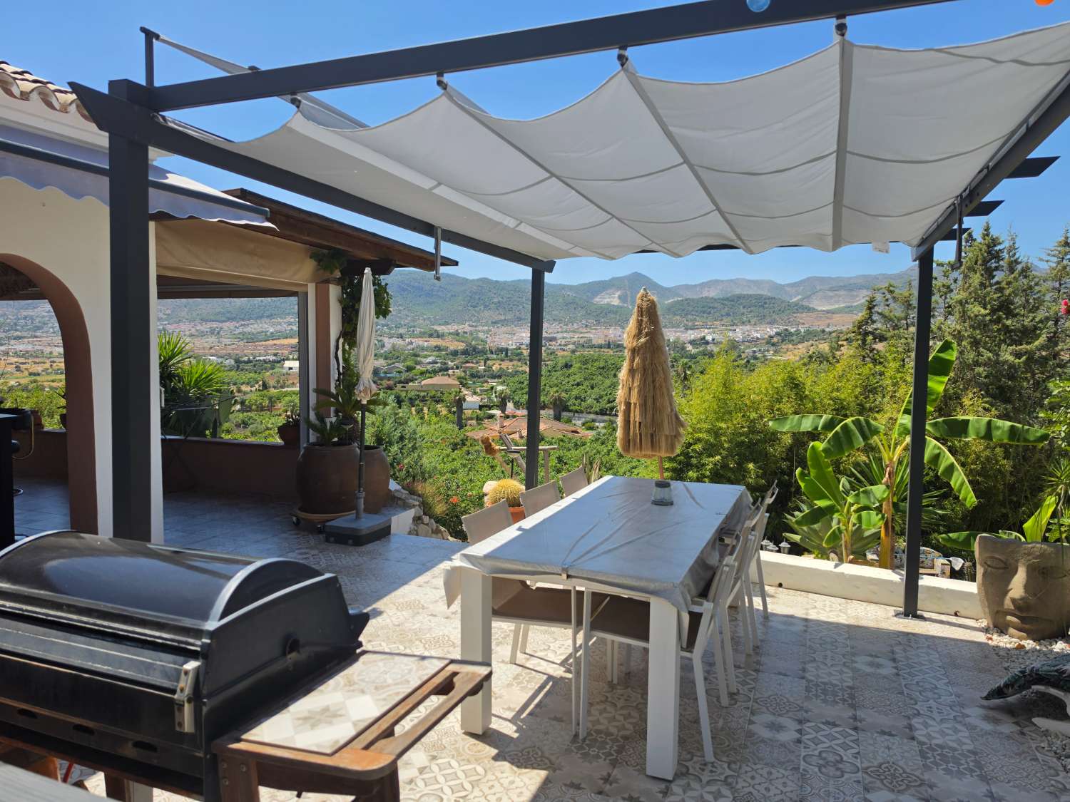 Exclusiva Villa de Diseño con Apartamento de Invitados, Piscina y Jacuzzi en El Lagar de las Pitas, Alhaurín de la Torre