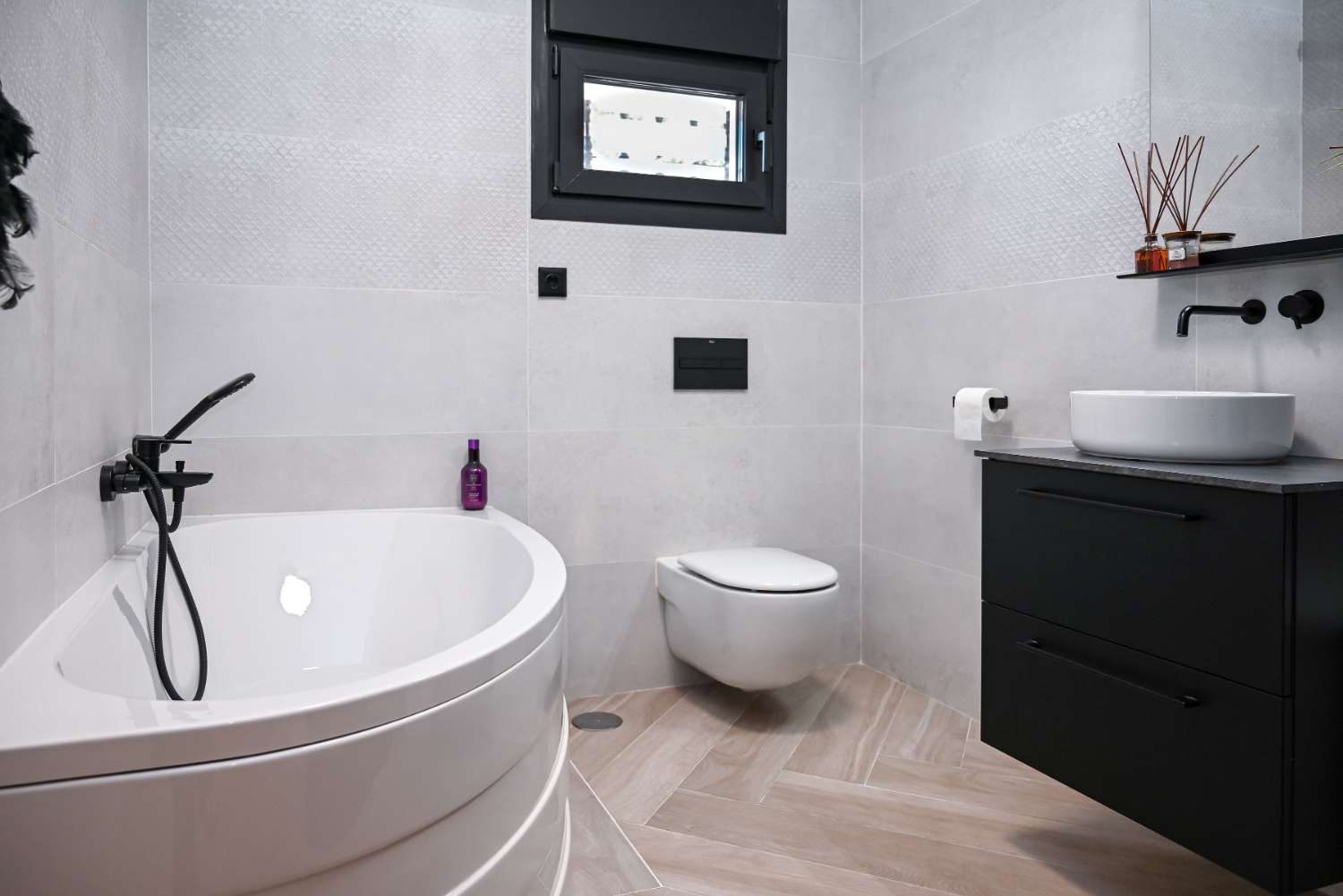 Exclusiva Villa de Diseño con Apartamento de Invitados, Piscina y Jacuzzi en El Lagar de las Pitas, Alhaurín de la Torre