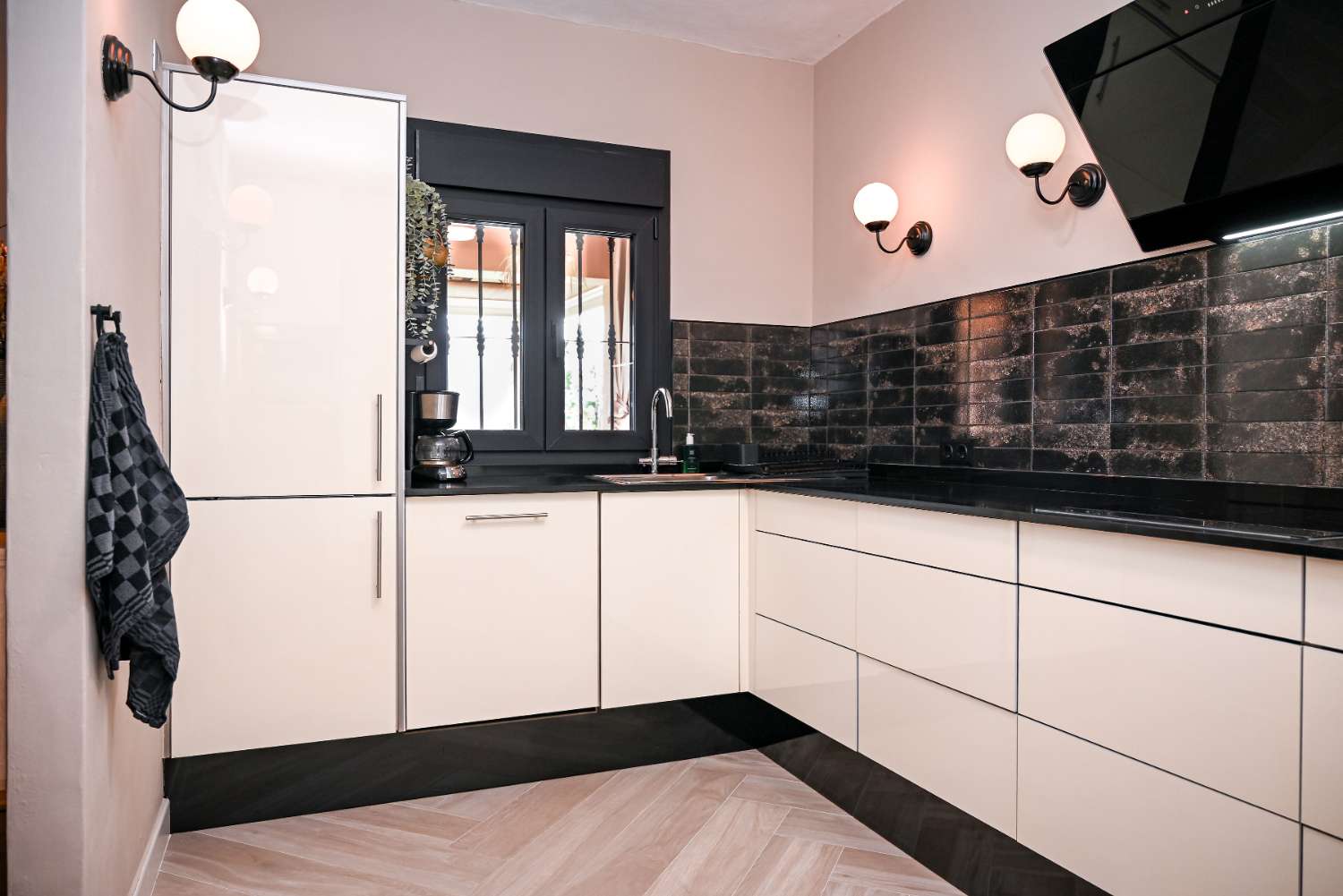 Exclusiva Villa de Diseño con Apartamento de Invitados, Piscina y Jacuzzi en El Lagar de las Pitas, Alhaurín de la Torre