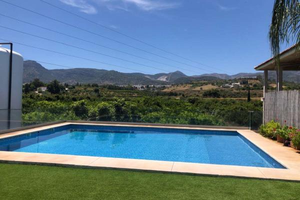 Bungalow en El Lagar de las Pitas con Piscina y Terraza en Alquiler