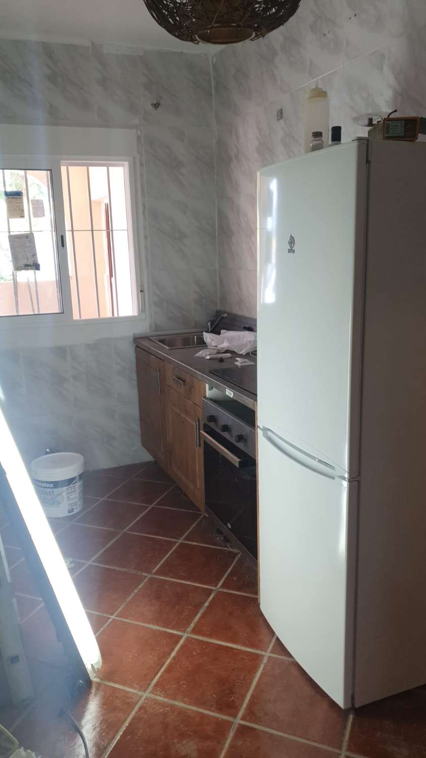 FINCA RÚSTICA CON AFO, CUATRO VIVIENDAS, NAVE Y PISCINA – GRAN OPORTUNIDAD DE INVERSIÓN
