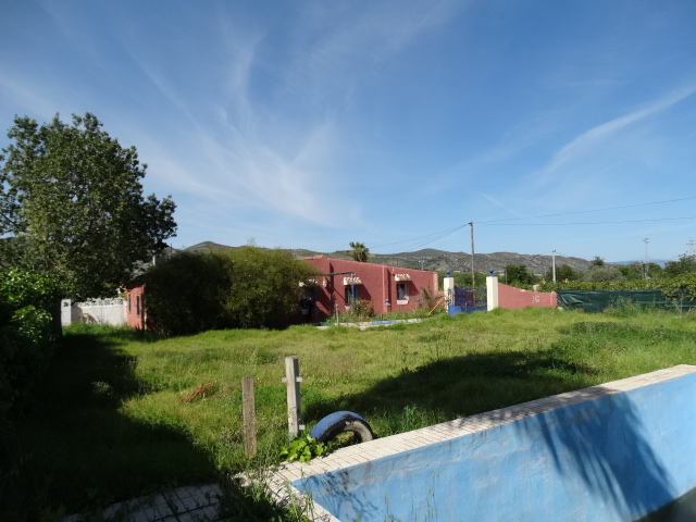 FINCA RÚSTICA CON AFO, CUATRO VIVIENDAS, NAVE Y PISCINA – GRAN OPORTUNIDAD DE INVERSIÓN