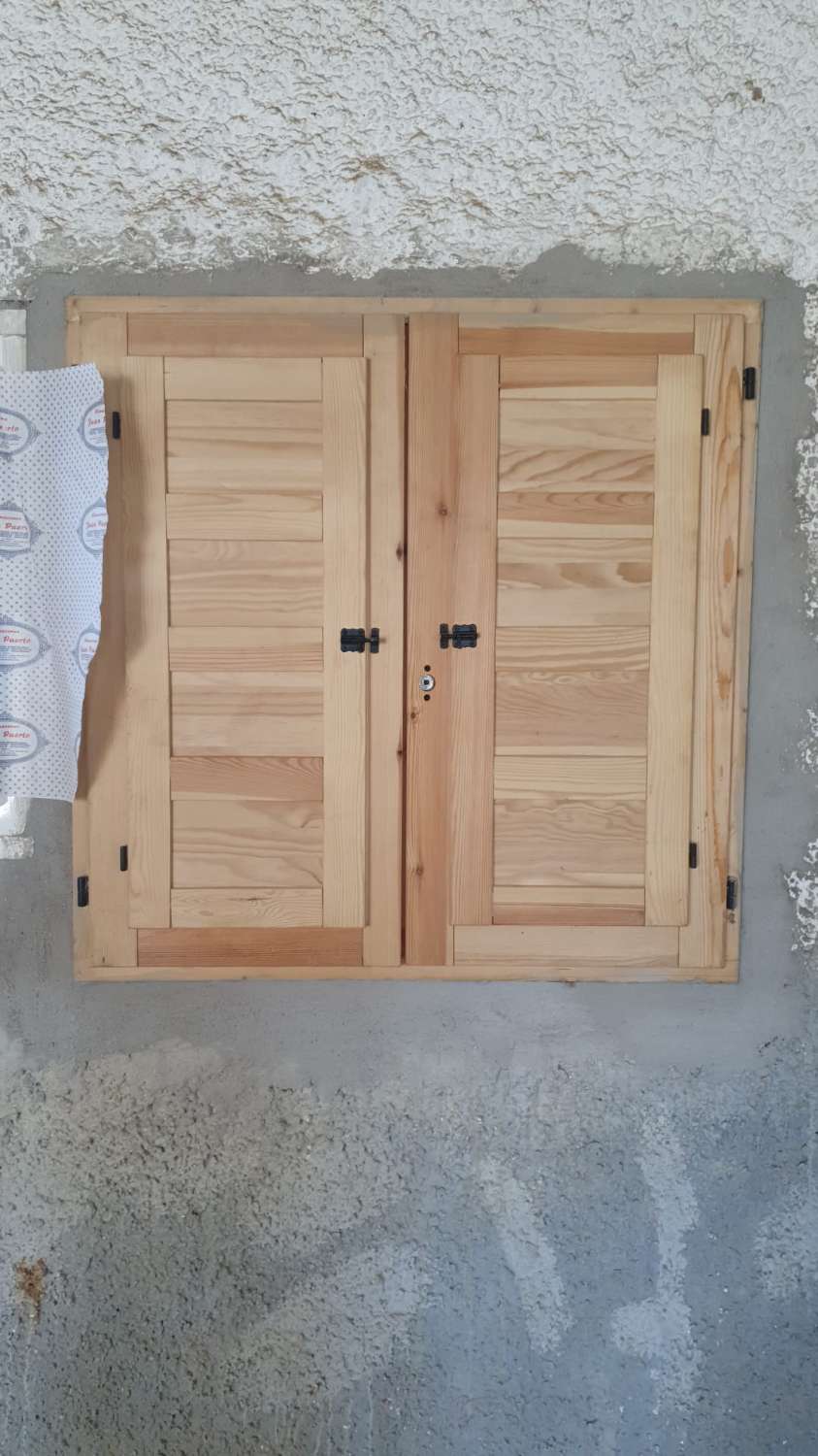 FINCA RÚSTICA CON AFO, CUATRO VIVIENDAS, NAVE Y PISCINA – GRAN OPORTUNIDAD DE INVERSIÓN