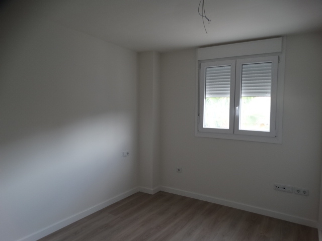 BEL APPARTEMENT DE 3 CHAMBRES AVEC PARKING AU CENTRE D'ALHAURÍN DE LA TORRE !
