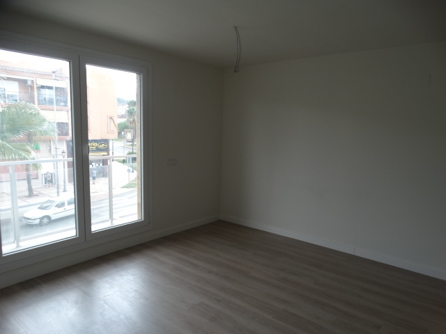 BEL APPARTEMENT DE 3 CHAMBRES AVEC PARKING AU CENTRE D'ALHAURÍN DE LA TORRE !