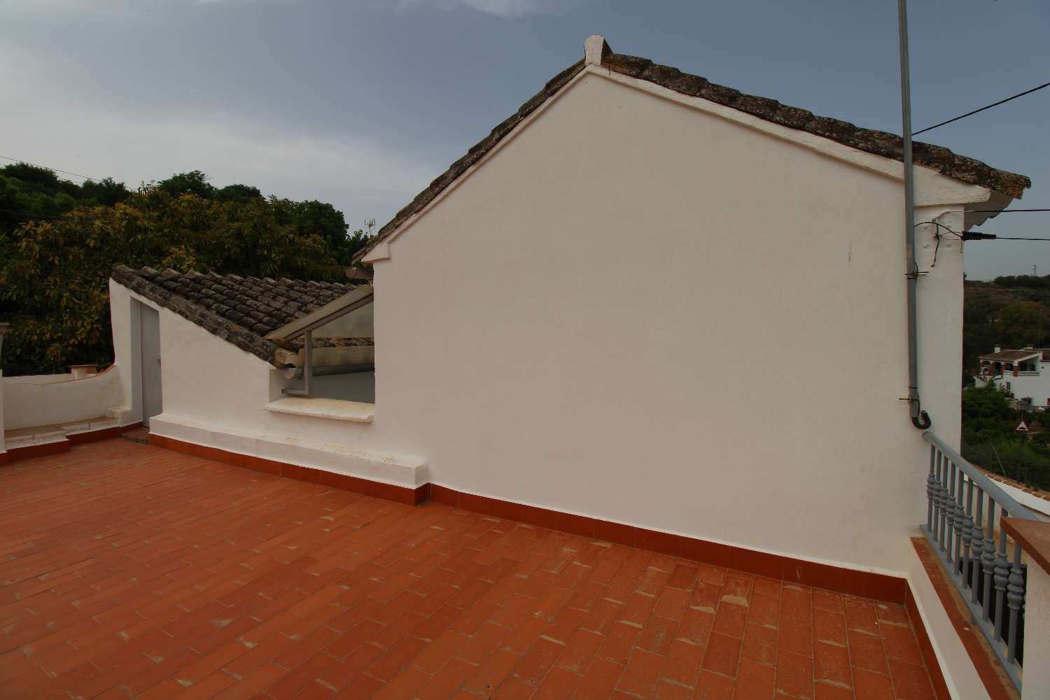 Ferme avec production d'orangers, de noyers et d'avocatiers