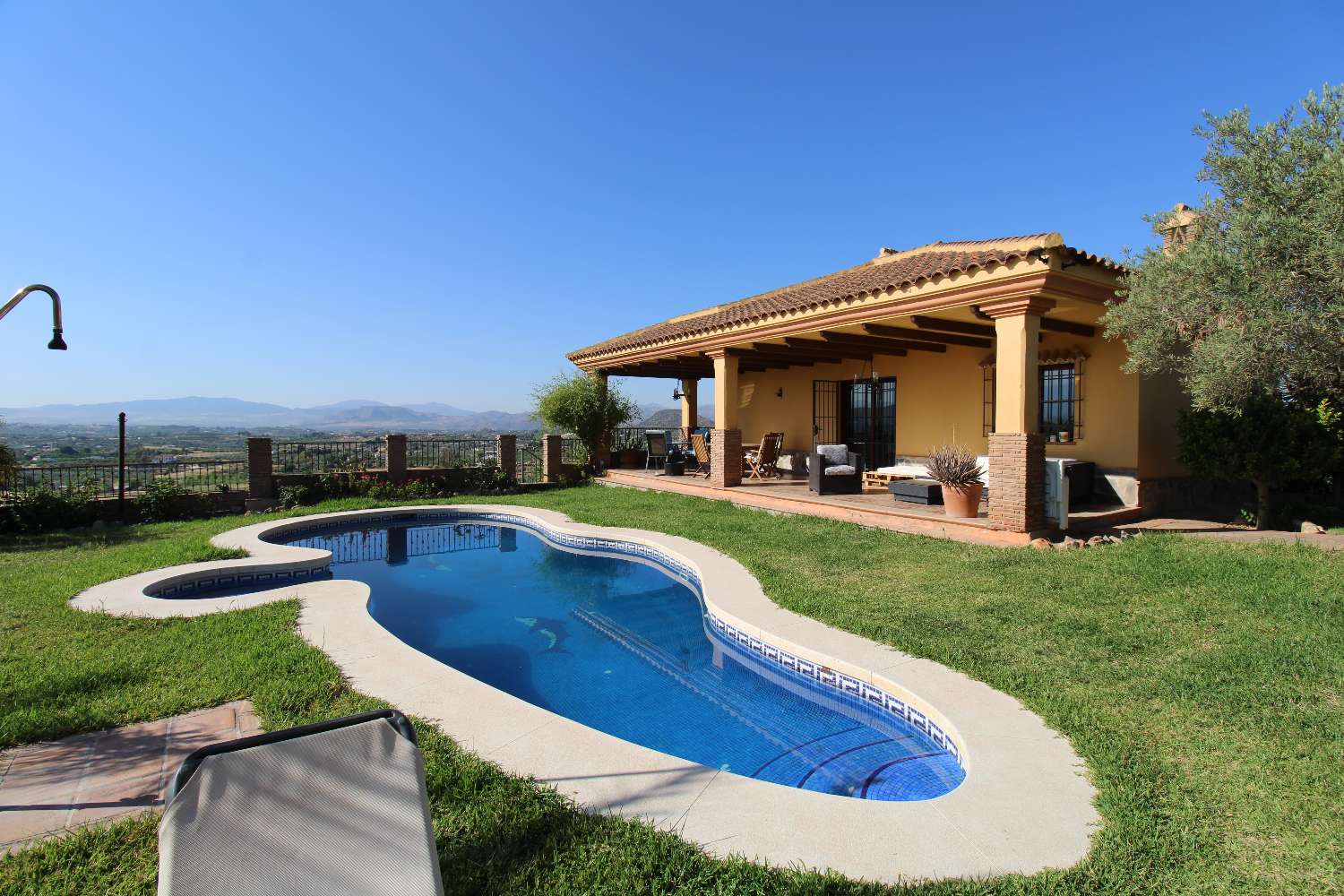 Nice rustic property located in Alhaurin el Grande.