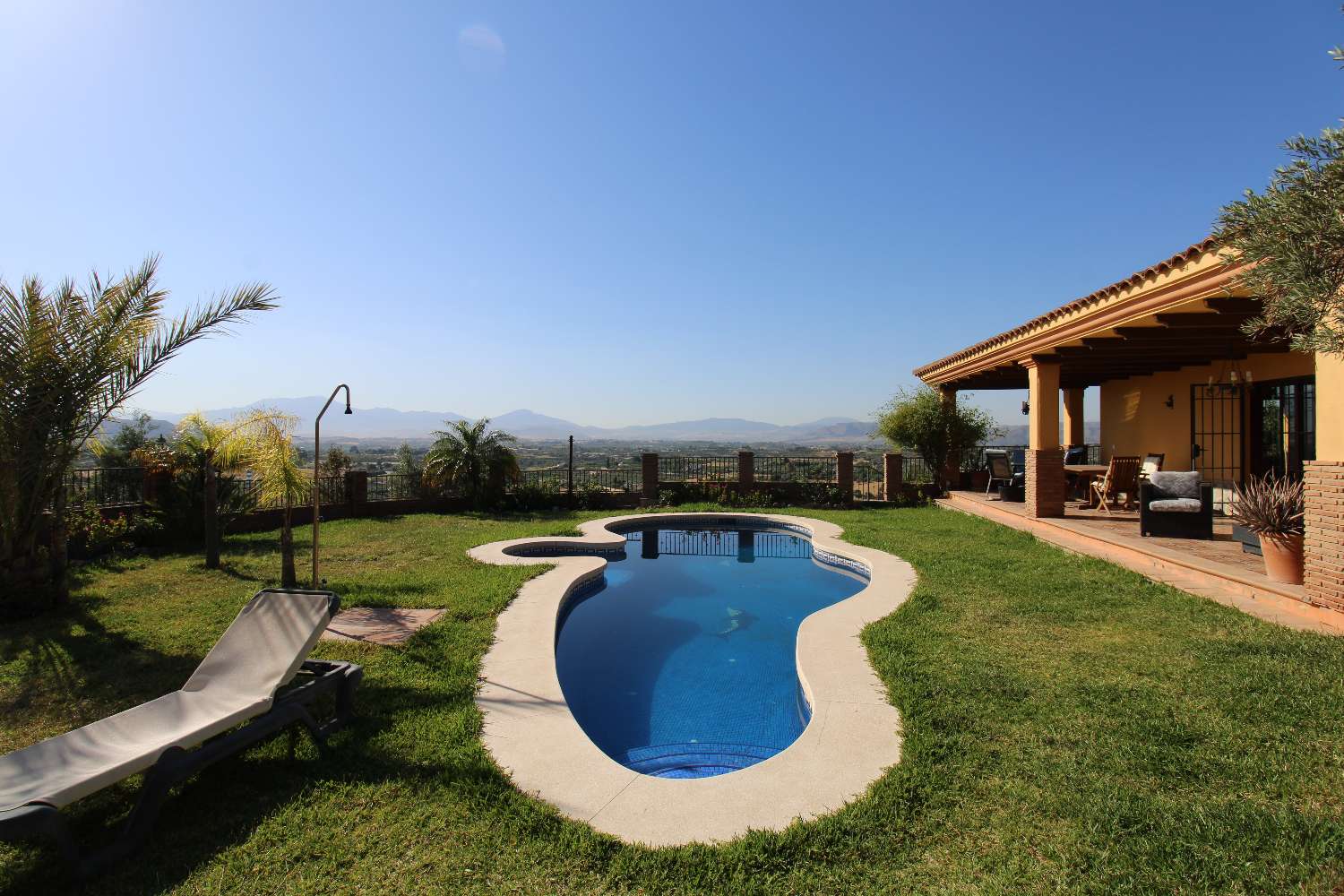 Nice rustic property located in Alhaurin el Grande.