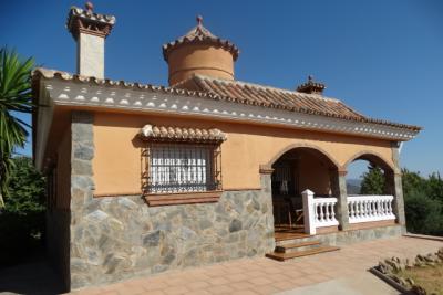 Bonita villa independiente ubicada en Pinos de Alhaurin.