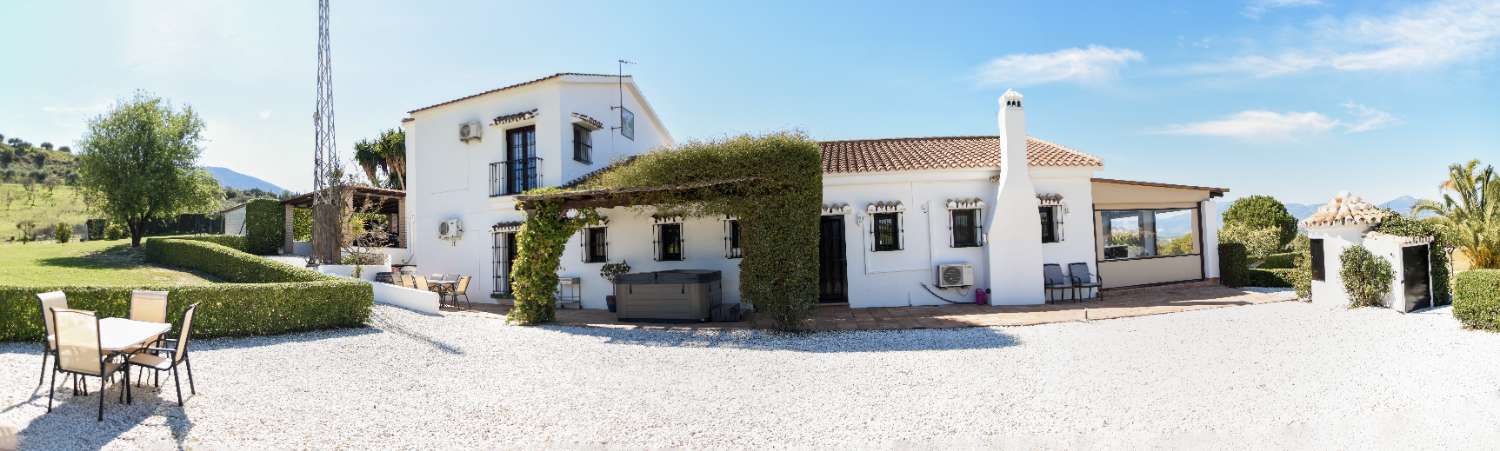 Dream country house with stables and riding arena