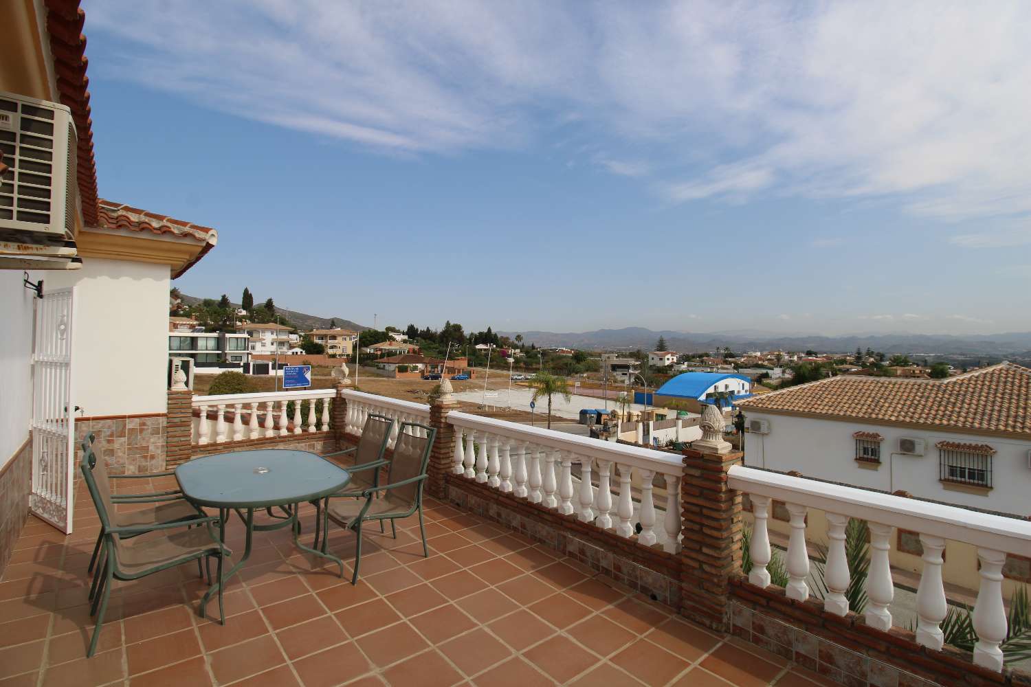 Villa independiente ubicada en El Romeral.-
