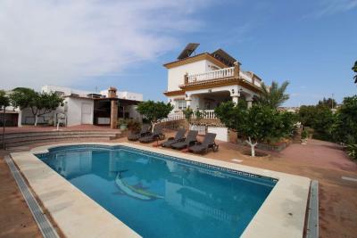 Independent villa located in El Romeral.-