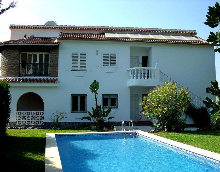 Large farm located in Alhaurin El Grande.