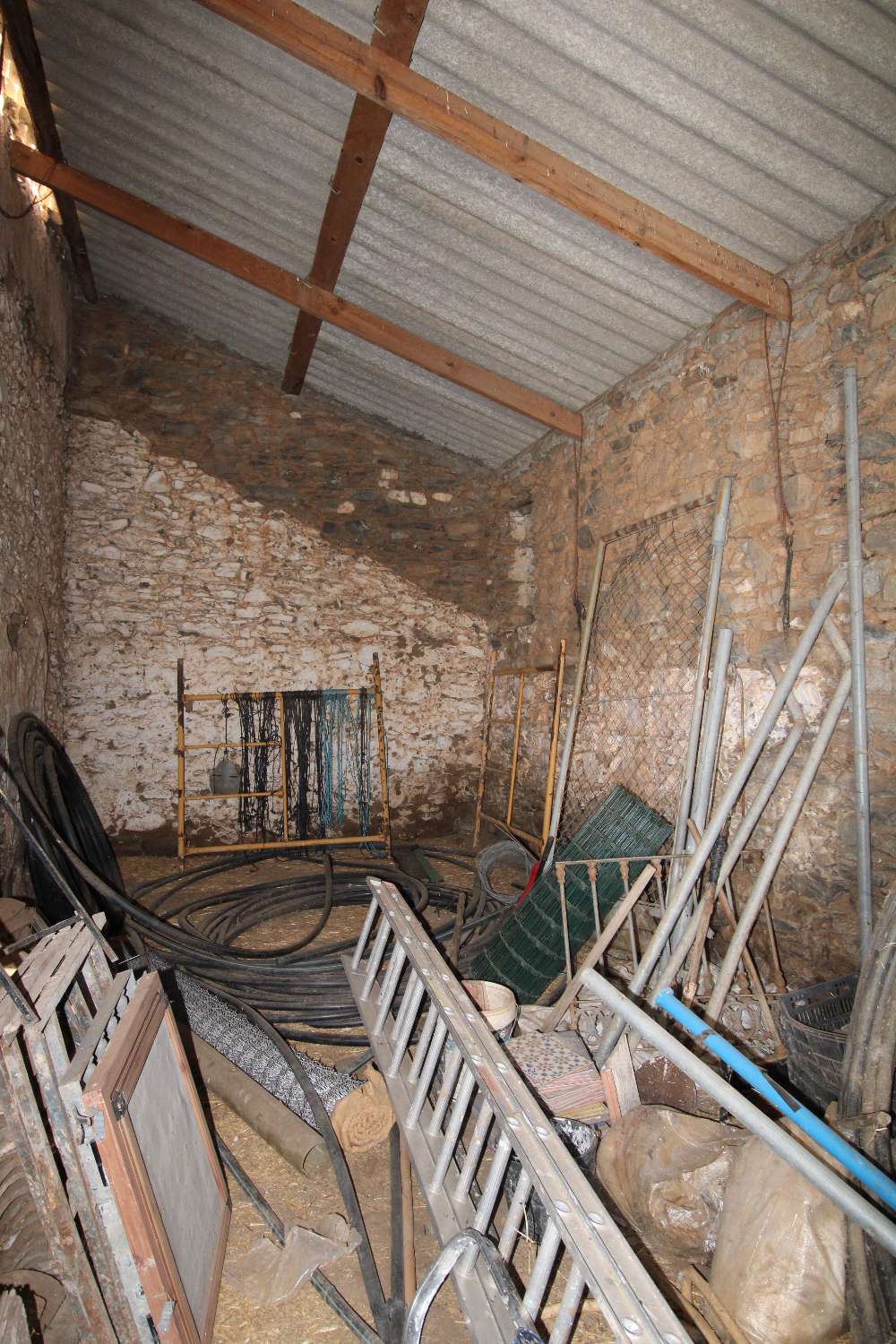 Finca con tres  casas independientes ideal para reformar para turismo rural