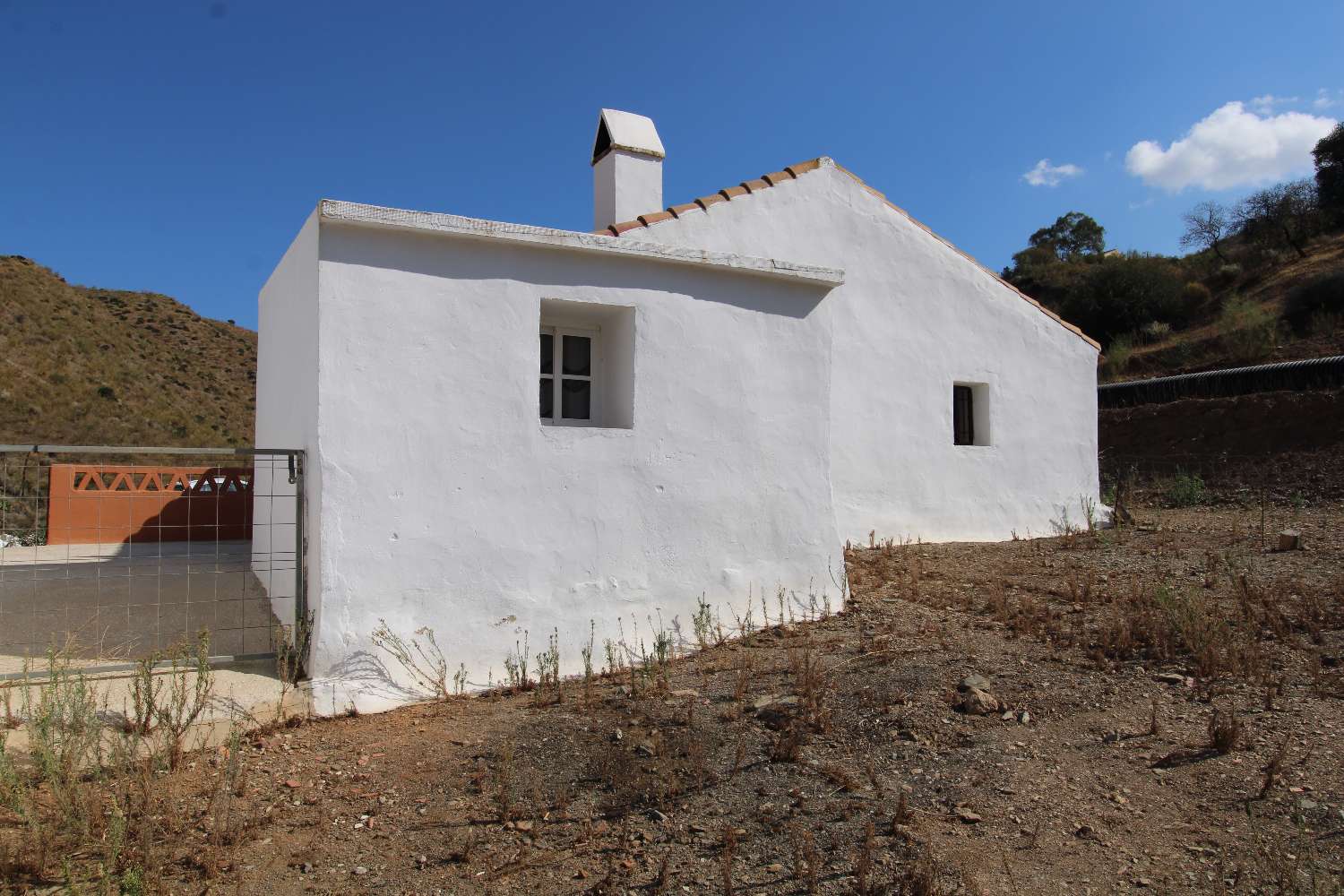 Finca con tres  casas independientes ideal para reformar para turismo rural