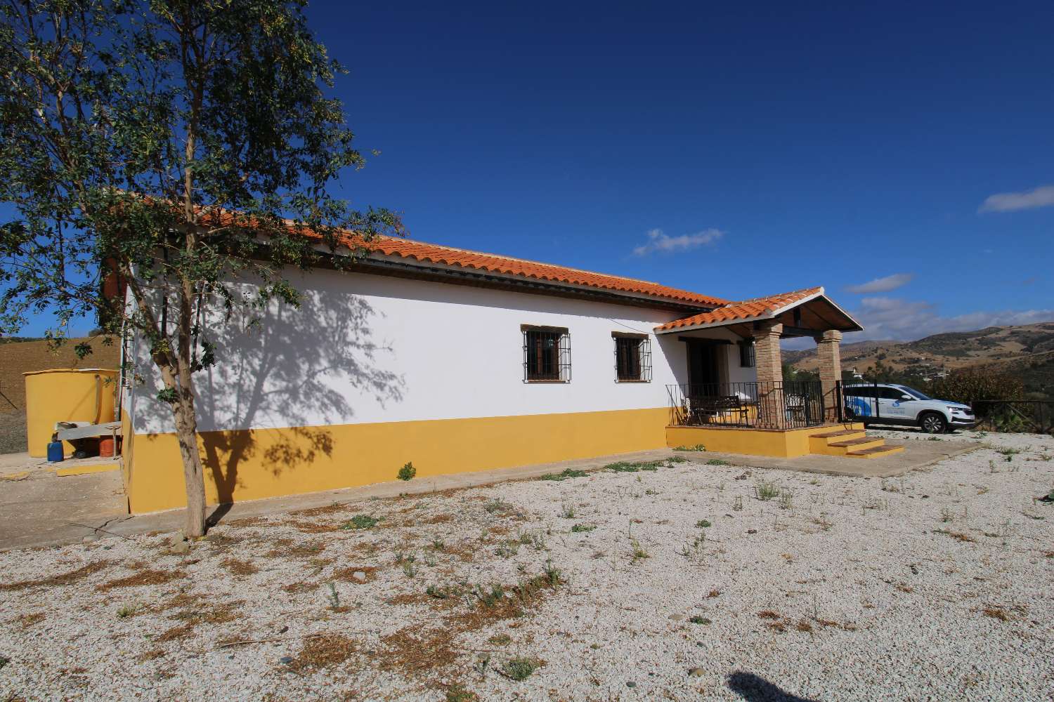 Large farm located in Alora
