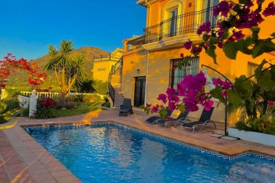Excelente Villa con vistas espectaculares en Alhaurin de...