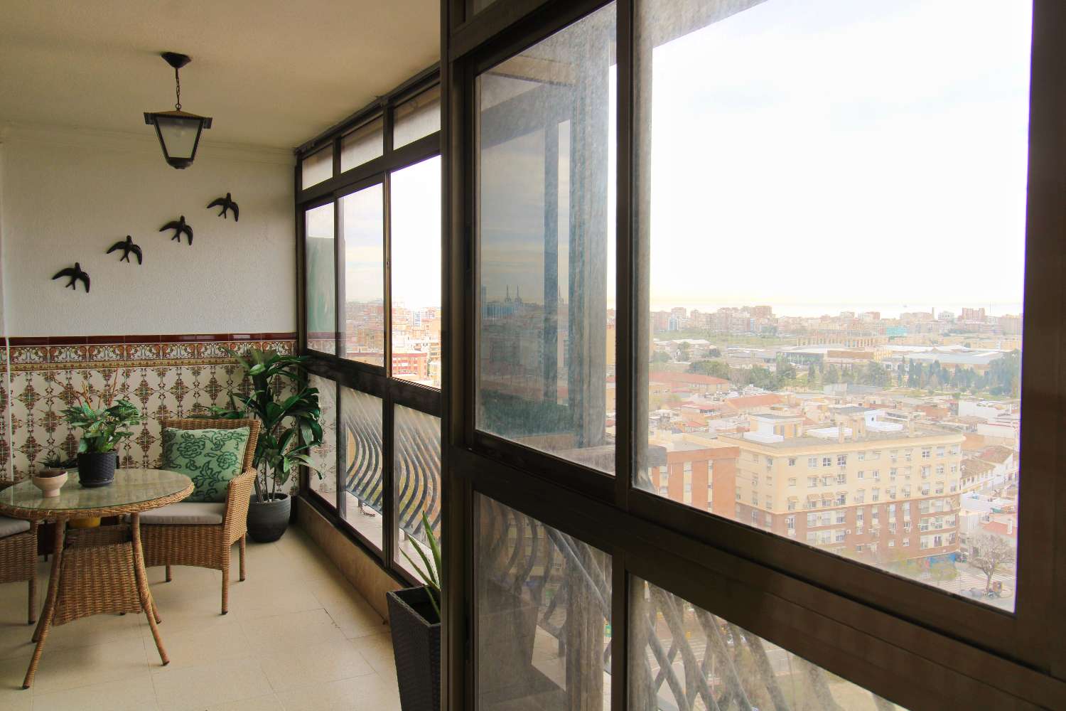 Spacious penthouse with views of Malaga to the Port