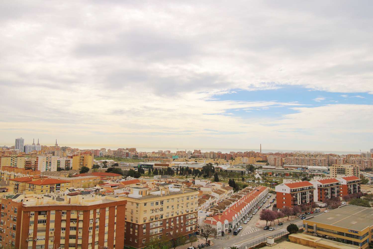 Amplio ático con vistas de Málaga hasta el Puerto