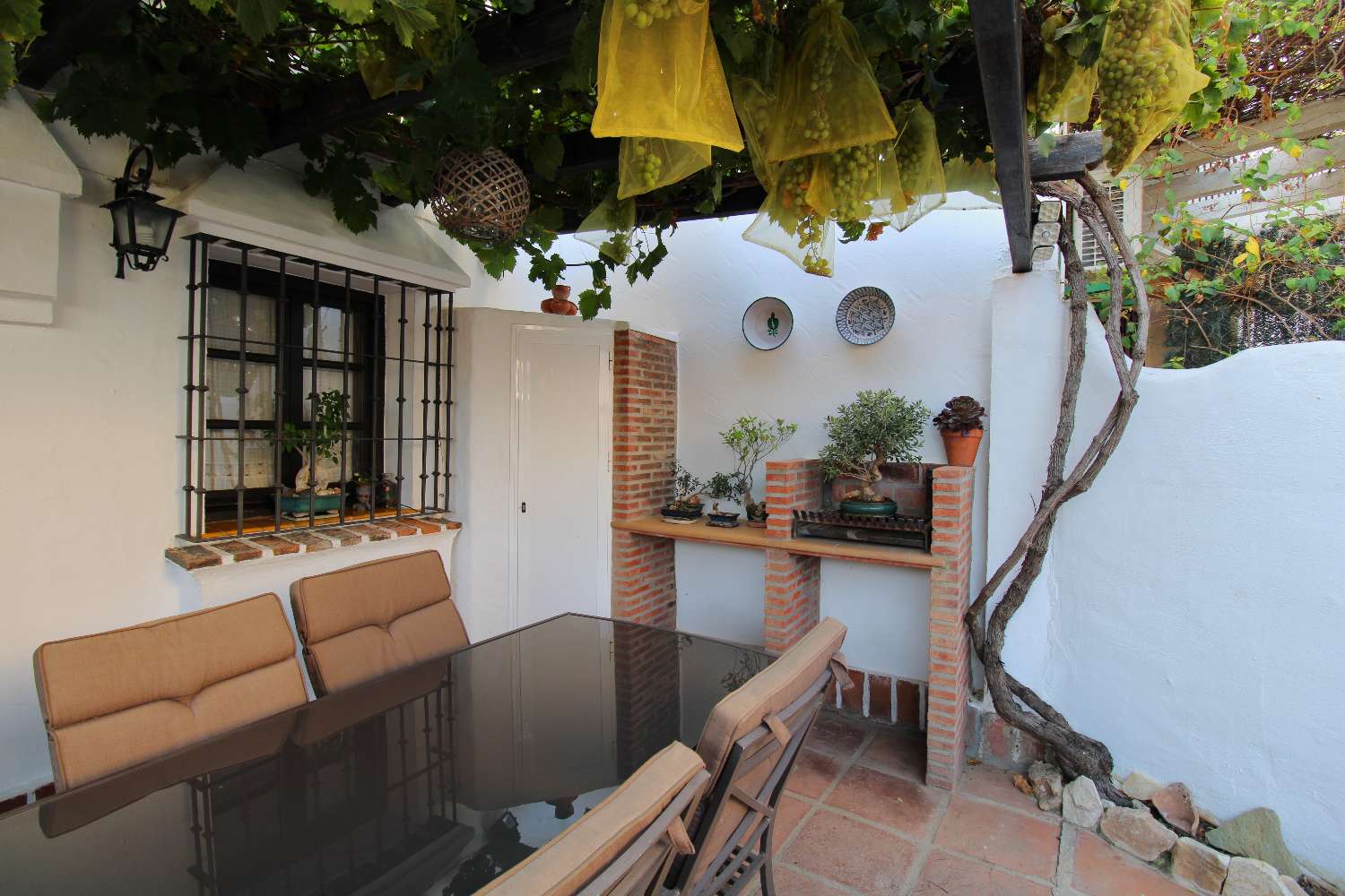 Semi-detached house for rent located in Torremolinos.