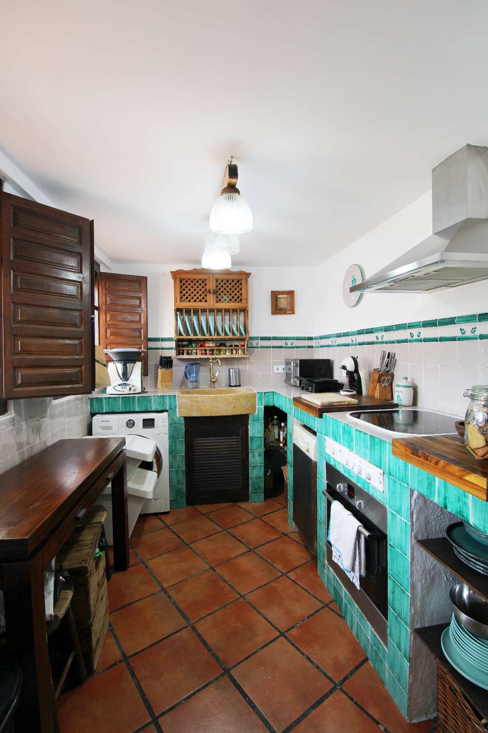 Semi-detached house for rent located in Torremolinos.