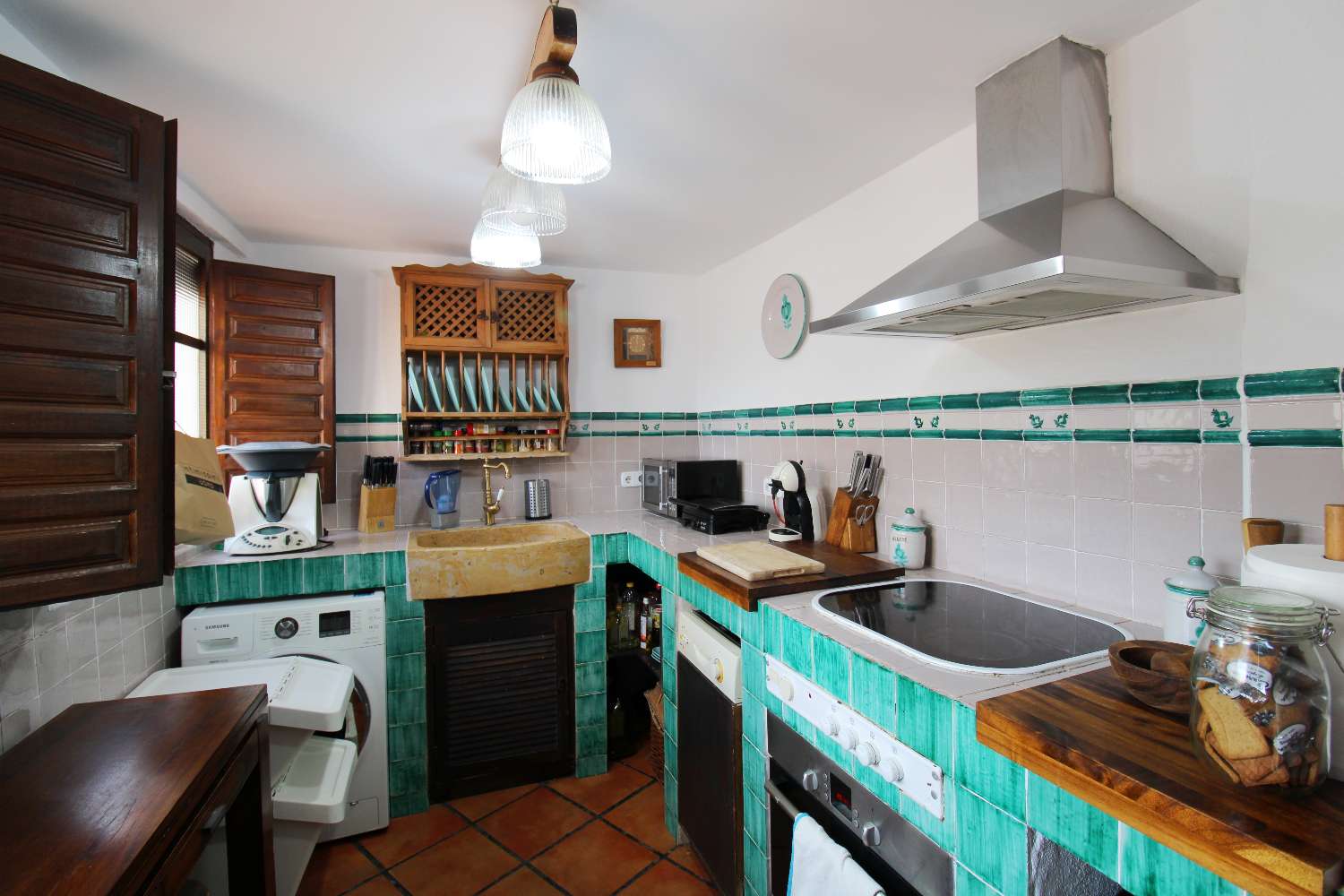 Semi-detached house for rent located in Torremolinos.