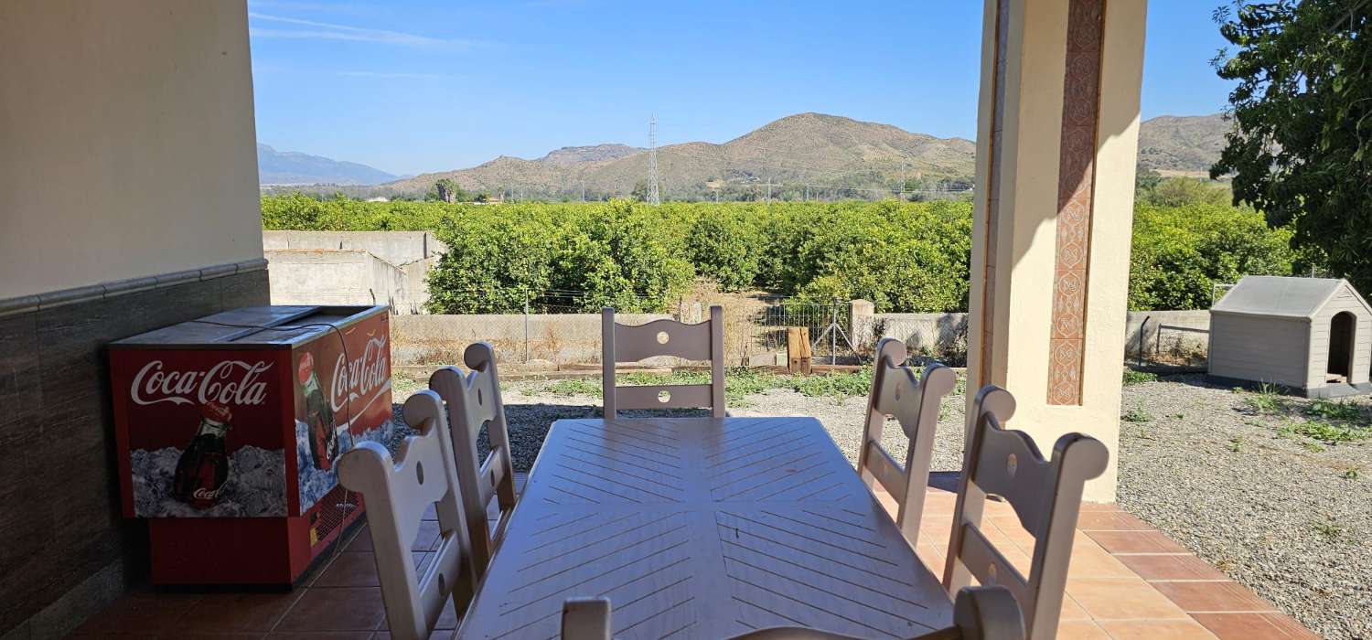 Finca con casa en alquiler en Cártama