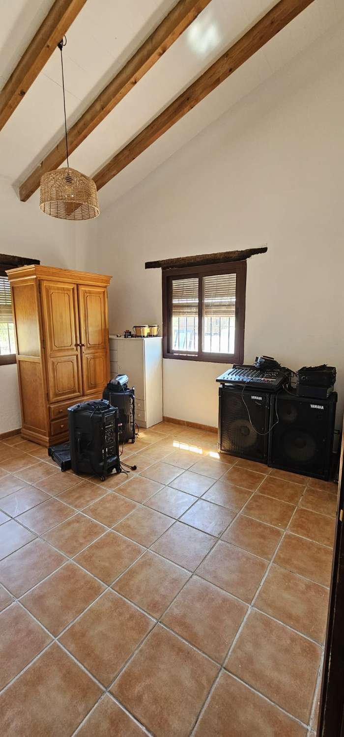 Finca con casa en alquiler en Cártama
