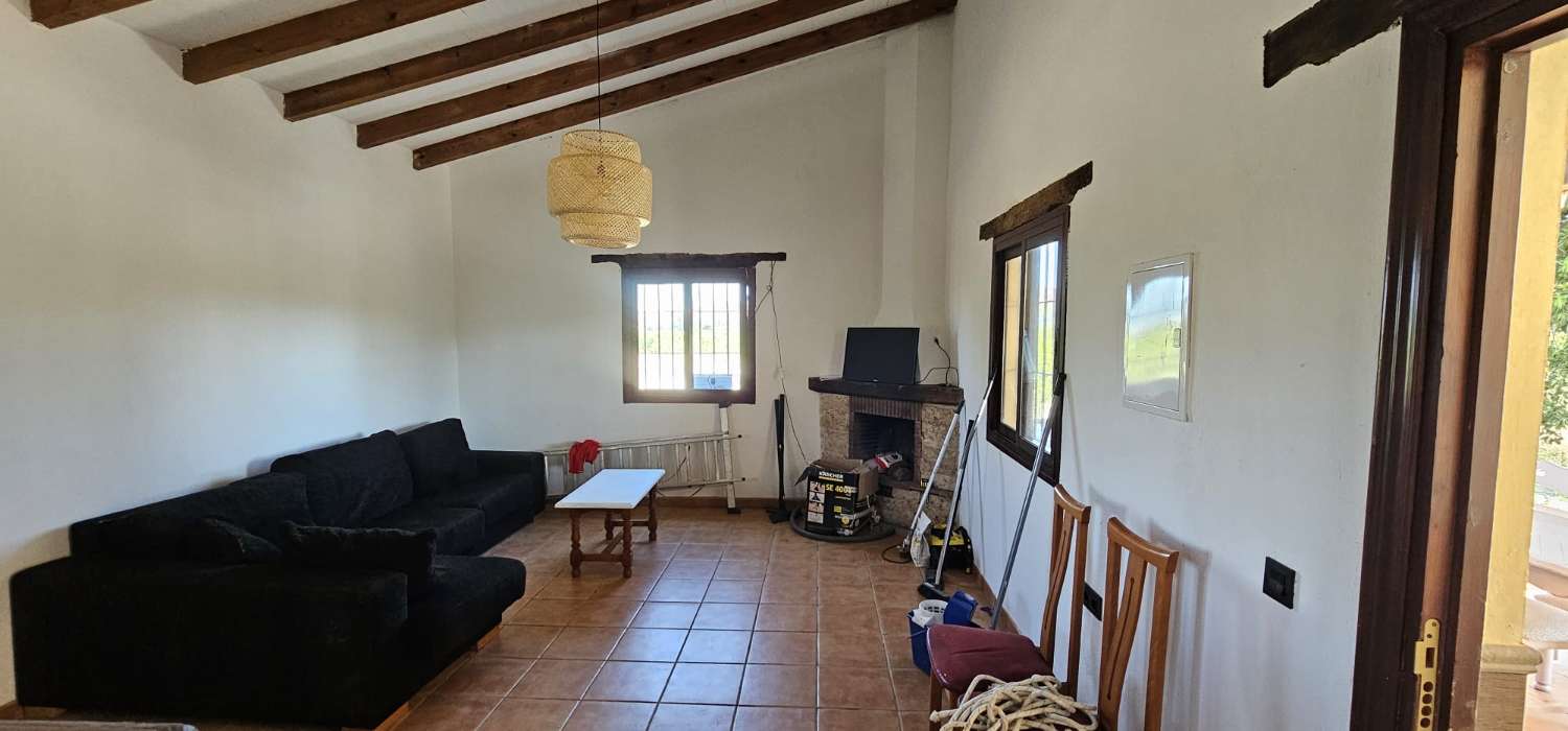 Finca con casa en alquiler en Cártama