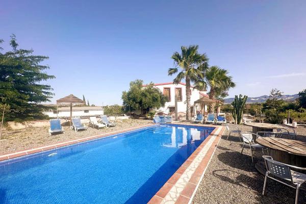 Impresionante finca en alquiler ubicada en Santa Rosalía...