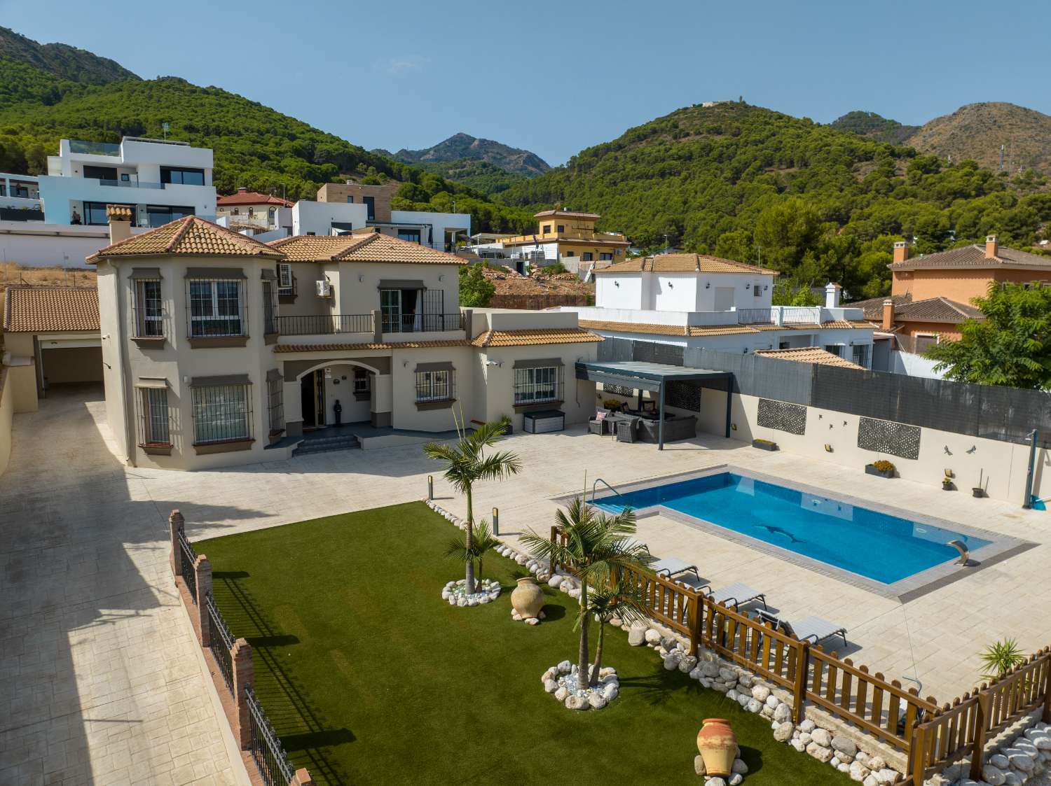 Encantadora Villa Familiar con Piscina y Vistas en Pinos de Alhaurín