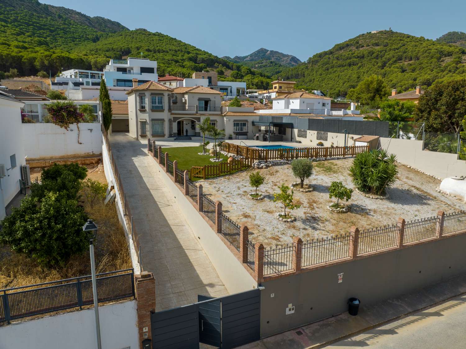 Encantadora Villa Familiar con Piscina y Vistas en Pinos de Alhaurín