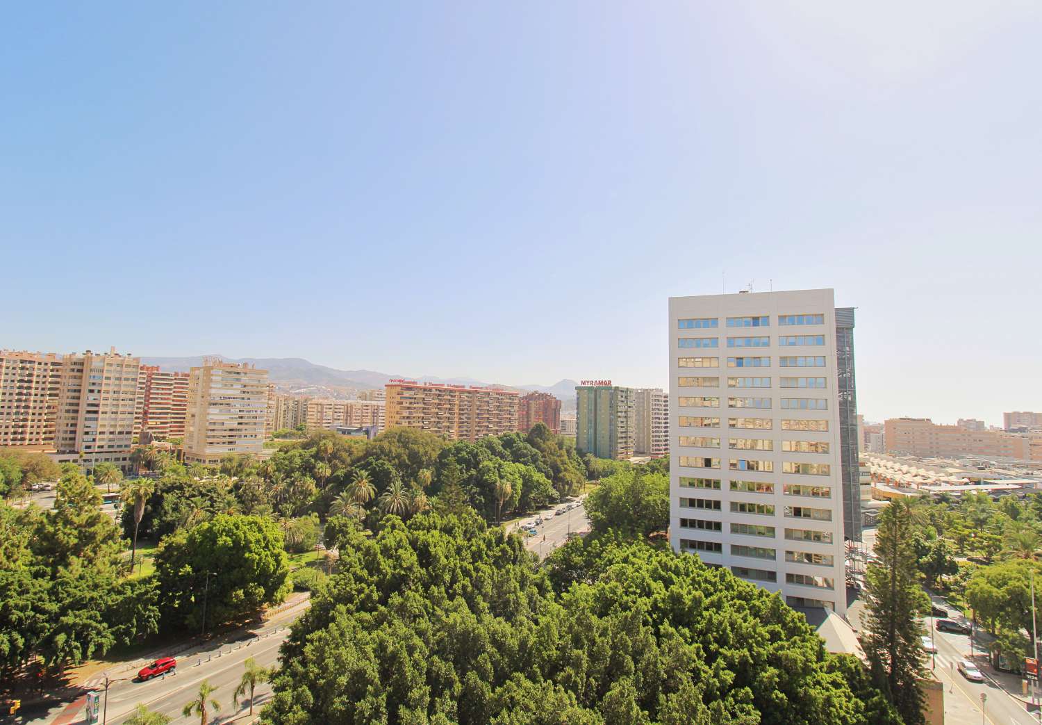 Appartement spacieux à louer dans le centre de Malaga avec terrasse et garage