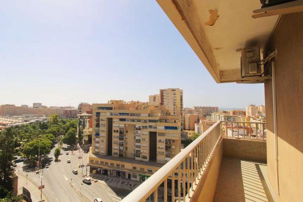 Amplio Piso en Alquiler en el Centro de Málaga con Terra...