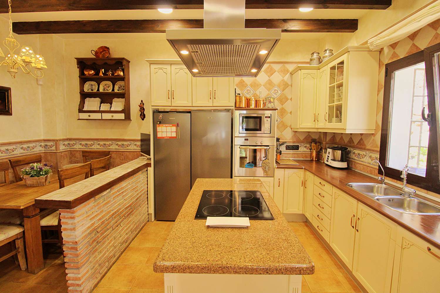 Villa Independiente con Gran Parcela y Encanto Natural en Pinos de Alhaurín